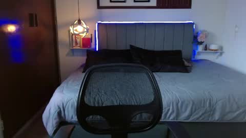 evelynn_fox_ online show from July 27, 6:59 pm
