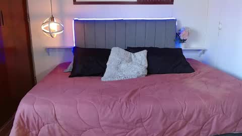 evelynn_fox_ online show from July 31, 7:57 pm