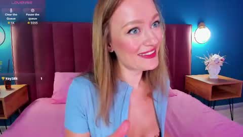 Evelyn online show from August 1, 2:00 am