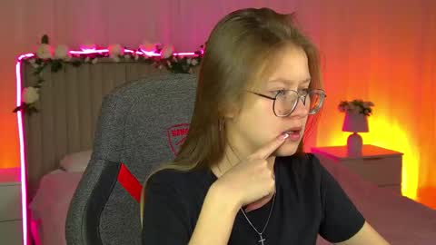 Snapshot of evemundie chatting on October 15, 11:10 am Eve online show from October 15, 11:10 am