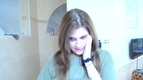 Aly online show from October 30, 1:29 am