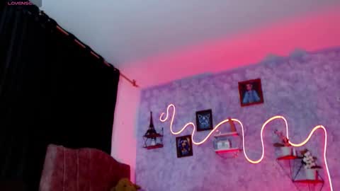 everlin__hot_ online show from March 9, 3:54 am