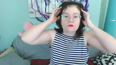 Snapshot of everly_rays chatting on December 15, 3:02 am Everly online show from December 15, 3:02 am