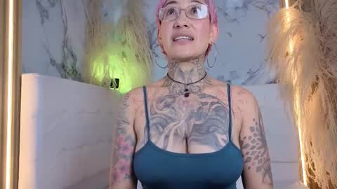 everlyn_sexx online show from March 5, 7:10 pm