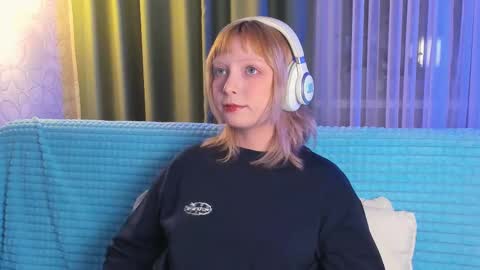 Snapshot of eves_eyes chatting on November 16, 5:13 am Forget me not eve on CB online show from November 16, 5:13 am