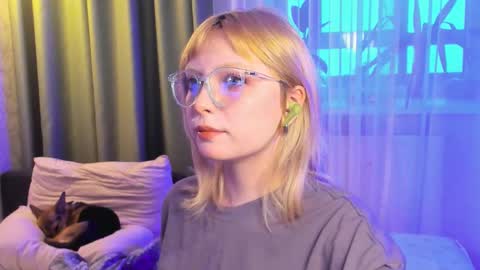 Snapshot of eves_eyes chatting on November 27, 11:56 am Forget me not eve on CB online show from November 27, 11:56 am