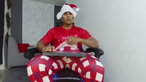 luis online show from December 4, 12:20 am