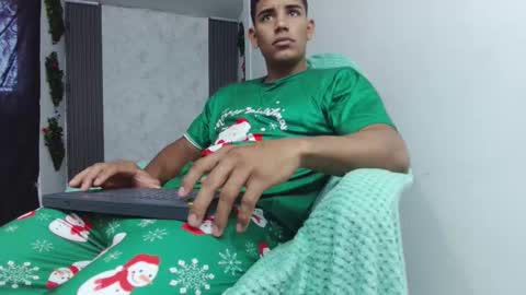 luis online show from December 22, 12:46 pm