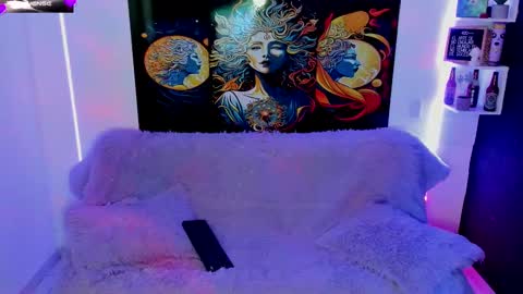 Snapshot of evie99_ chatting on February 13, 7:10 pm Evie99  online show from February 13, 7:10 pm