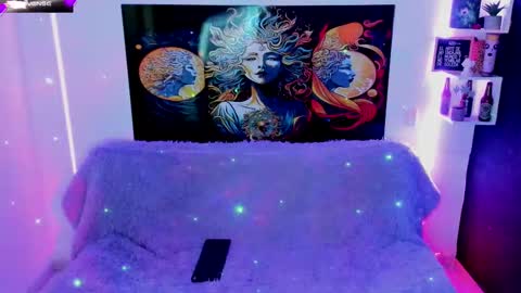 Snapshot of evie99_ chatting on February 25, 3:27 pm Evie99  online show from February 25, 3:27 pm