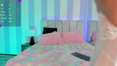 Snapshot of evie_clark_ chatting on December 14, 5:14 pm My name is Evie nice to meet you really get to know me better private is open online show from December 14, 5:14 pm