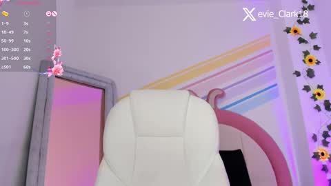 Snapshot of evie_clark_ chatting on March 7, 8:00 pm My name is Evie nice to meet you really get to know me better private is open online show from March 7, 8:00 pm