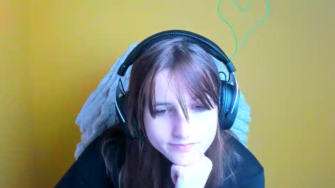 Evie online show from November 12, 6:19 pm