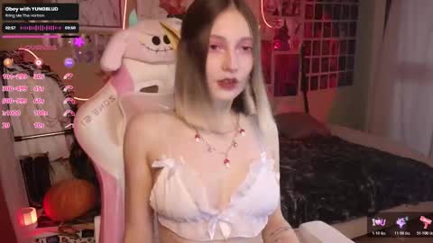 Evie online show from October 29, 10:44 pm