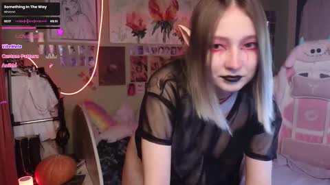 Evie online show from October 30, 9:26 pm