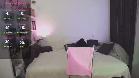 Snapshot of eviecuster chatting on September 22, 8:33 pm Im gonna be on in 2 hours online show from September 22, 8:33 pm