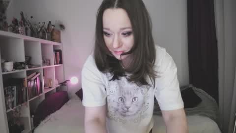 Snapshot of eviecuster chatting on April 29, 11:22 pm Im gonna be on in 2 hours online show from April 29, 11:22 pm