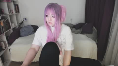 Snapshot of eviecuster chatting on May 29, 6:28 pm Im gonna be on in 2 hours online show from May 29, 6:28 pm