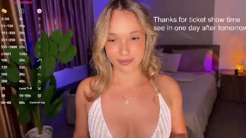 Snapshot of evielina chatting on July 5, 4:19 am evielina online show from July 5, 4:19 am