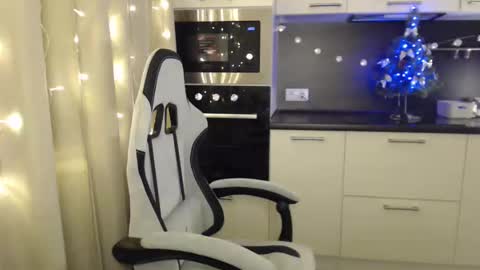 Lessie online show from December 20, 8:55 pm