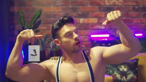 Snapshot of evildavil chatting on February 19, 9:33 pm David online show from February 19, 9:33 pm