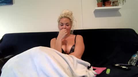 Badblondebunny online show from January 5, 3:53 am