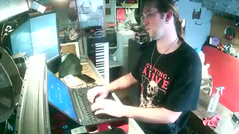 Snapshot of evpierce chatting on February 19, 7:06 am EvPierce online show from February 19, 7:06 am