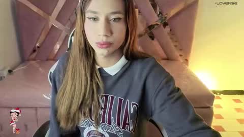 Snapshot of evy_lux_v chatting on November 29, 4:04 am Hi Stream 1000pm to 600am online show from November 29, 4:04 am