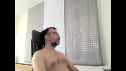 Snapshot of exhibit77 chatting on April 14, 7:36 am exhibit77 online show from April 14, 7:36 am
