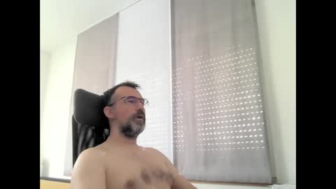 Snapshot of exhibit77 chatting on April 16, 6:47 am exhibit77 online show from April 16, 6:47 am