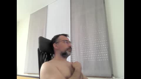 Snapshot of exhibit77 chatting on April 18, 8:07 am exhibit77 online show from April 18, 8:07 am