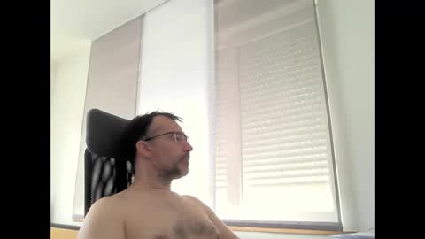 Snapshot of exhibit77 chatting on April 27, 9:18 am exhibit77 online show from April 27, 9:18 am