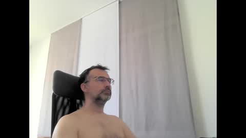 Snapshot of exhibit77 chatting on May 7, 9:14 am exhibit77 online show from May 7, 9:14 am