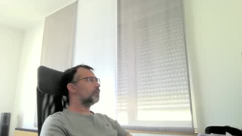 Snapshot of exhibit77 chatting on May 20, 12:33 pm exhibit77 online show from May 20, 12:33 pm