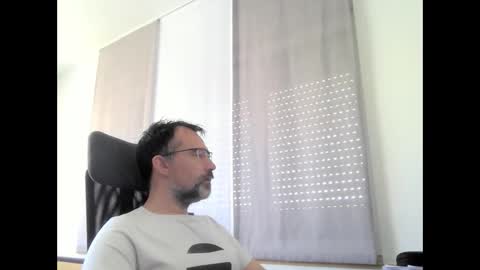 Snapshot of exhibit77 chatting on May 22, 7:48 am exhibit77 online show from May 22, 7:48 am