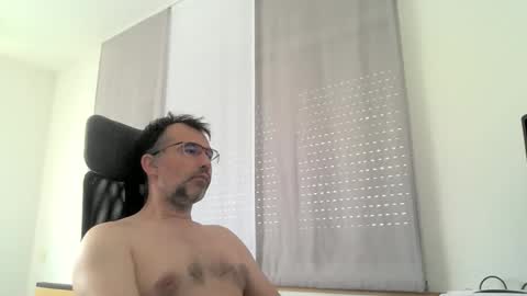 Snapshot of exhibit77 chatting on June 6, 9:25 am exhibit77 online show from June 6, 9:25 am