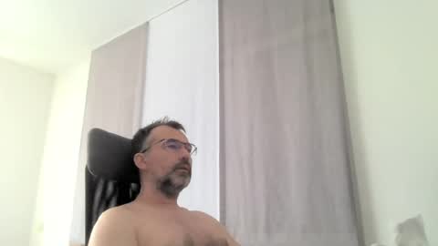 Snapshot of exhibit77 chatting on July 22, 6:27 am exhibit77 online show from July 22, 6:27 am