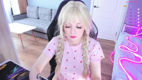  Amy  online show from April 7, 9:43 am