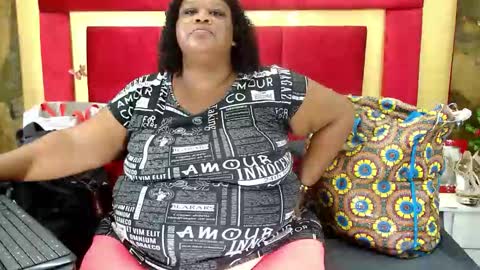 Snapshot of exoticbigmandx chatting on November 27, 8:55 pm Mandy online show from November 27, 8:55 pm