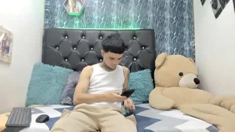 Snapshot of exotichot_couple chatting on November 25, 10:43 pm exotichot_couple online show from November 25, 10:43 pm