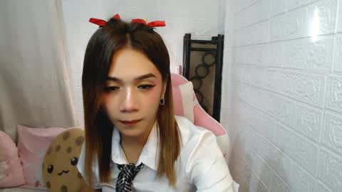 Snapshot of exotictssavie chatting on January 17, 12:20 am exotictssavie online show from January 17, 12:20 am