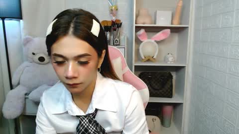 Snapshot of exotictssavie chatting on February 1, 8:39 am exotictssavie online show from February 1, 8:39 am