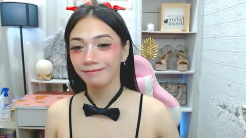 Snapshot of exotictssavie chatting on November 13, 4:33 am exotictssavie online show from November 13, 4:33 am