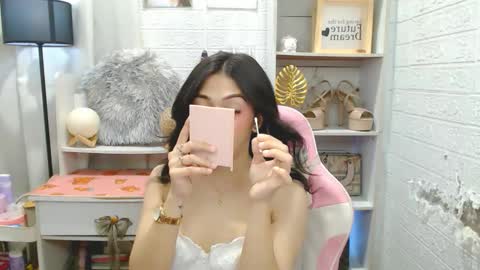 Snapshot of exotictssavie chatting on December 1, 5:18 pm exotictssavie online show from December 1, 5:18 pm