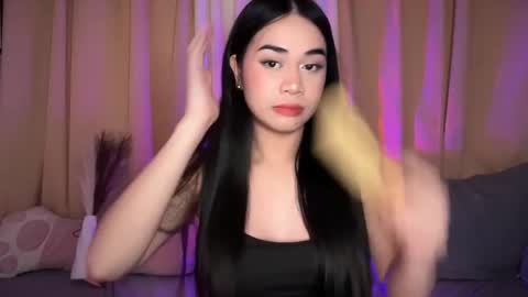 Snapshot of expensivets_chloe chatting on November 1, 2:35 am chloee online show from November 1, 2:35 am