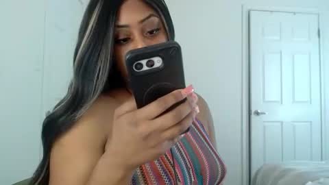 exstacybanks online show from December 3, 5:11 pm