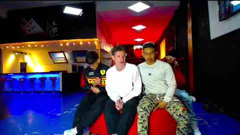 extrangers online show from September 14, 11:42 am