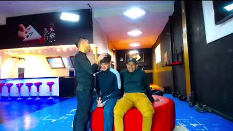 extrangers online show from September 22, 11:34 am