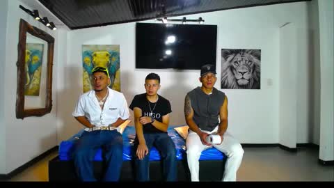 extrangers online show from November 23, 1:11 pm