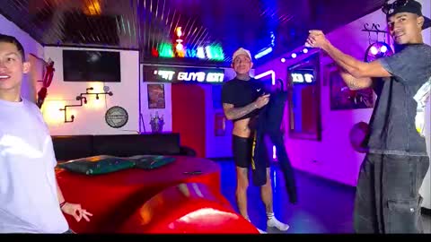 extrangers online show from February 22, 12:15 pm